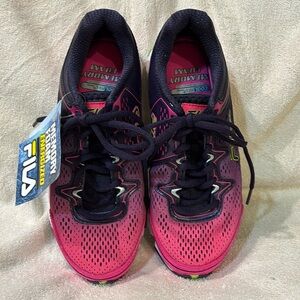 Fila women’s sneakers size 6 NEW . Memory foam insole